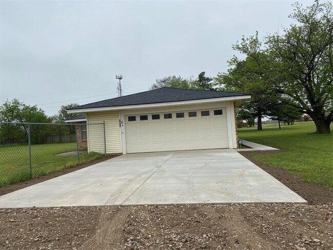 Foto del edificio - 7001 Calender Rd
