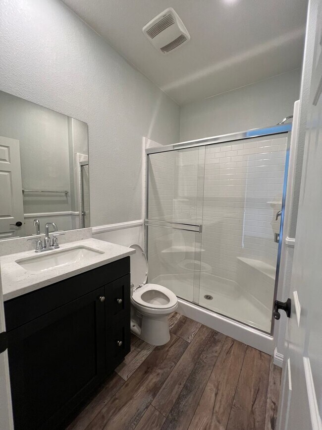Foto del edificio - Large 5 bedroom home in Newer community in...