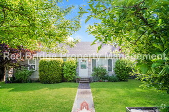 Building Photo - 4480 SW 165th Ave