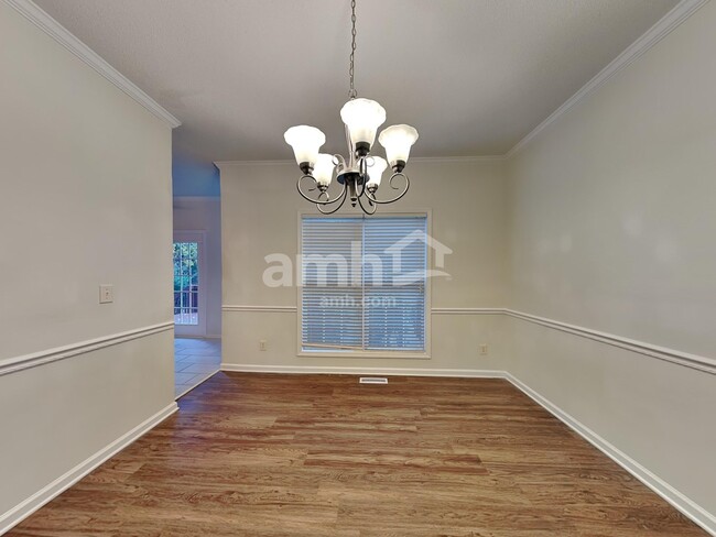 Foto del edificio - 2106 Forest Edge Dr