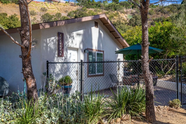 Building Photo - 5553 Yerba Anita Dr