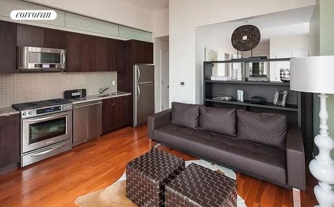 Foto del edificio - 306 W 48th St