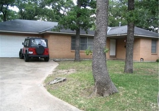 Building Photo - 4005 Oaklawn St
