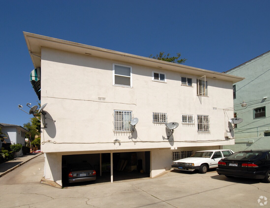 Building Photo - 1820 Grace Ave