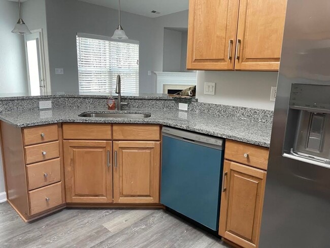 Building Photo - Woodbridge Pointe