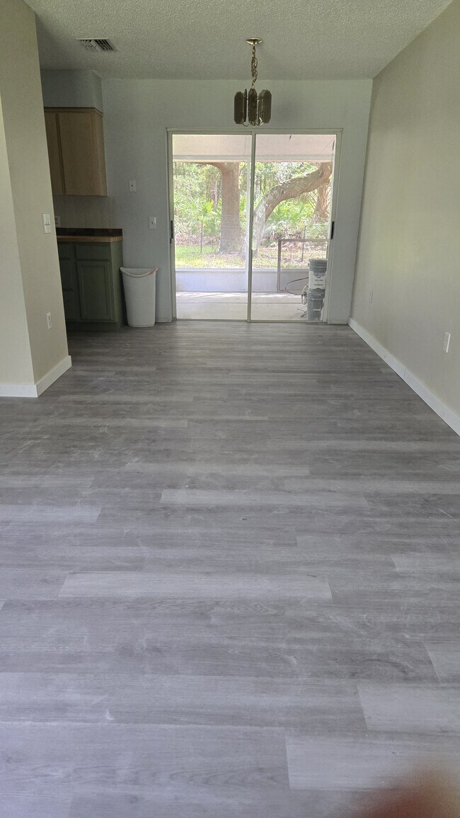 Building Photo - 8500 N Sue Marie Point