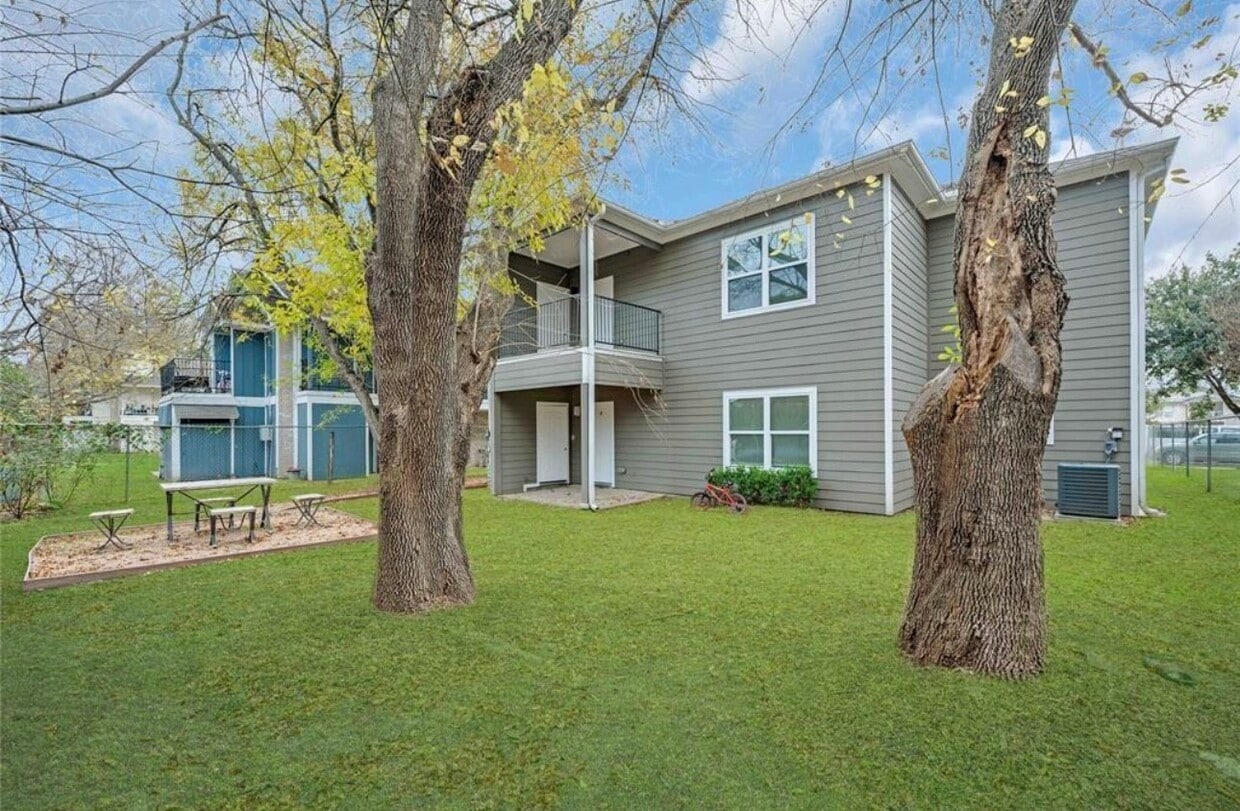Foto del edificio - 6122 W Mt Houston Rd