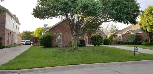 Building Photo - 1411 Brighton Dr