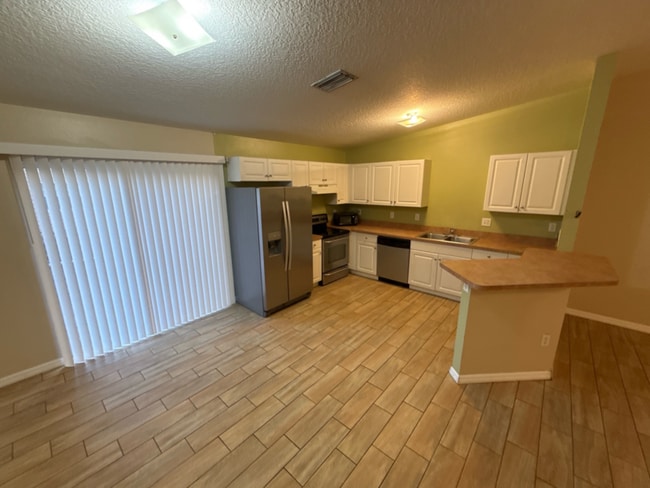 Building Photo - 105 Melody Ln