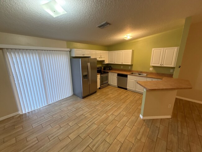 Foto del edificio - 105 Melody Ln