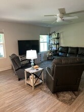 Building Photo - 141 Park Dr