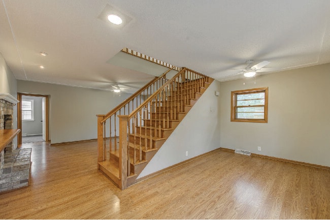 Building Photo - 65 Hackberry Hill