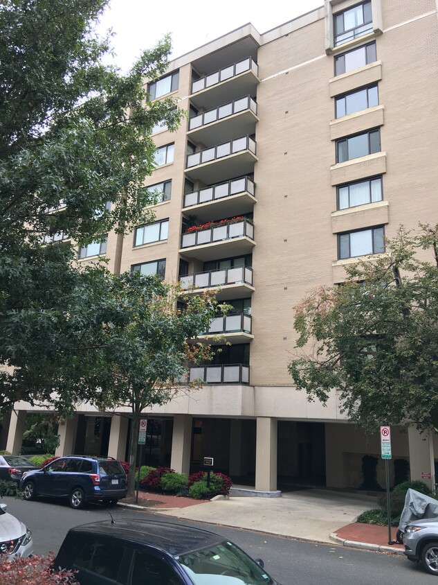 The Plaza in Foggy Bottom - 800 25th St NW