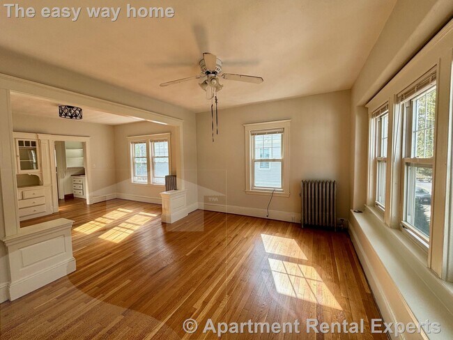Building Photo - Large 1+ Bedroom with Parking Included on ...