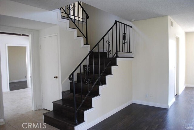 Building Photo - 558 Vista Rambla