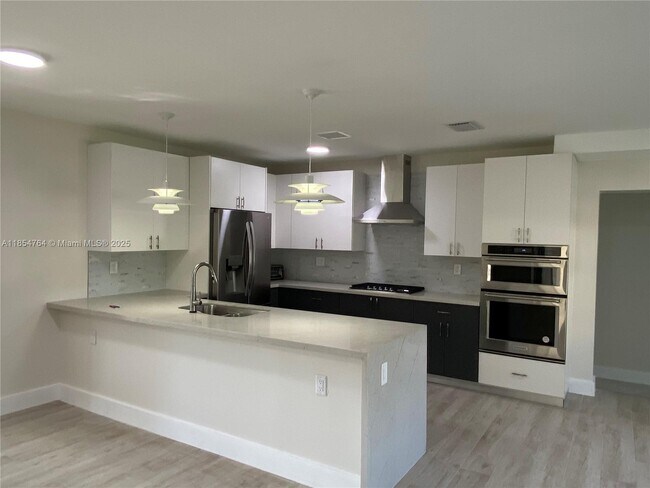 Building Photo - 6090 SW 63rd Ave