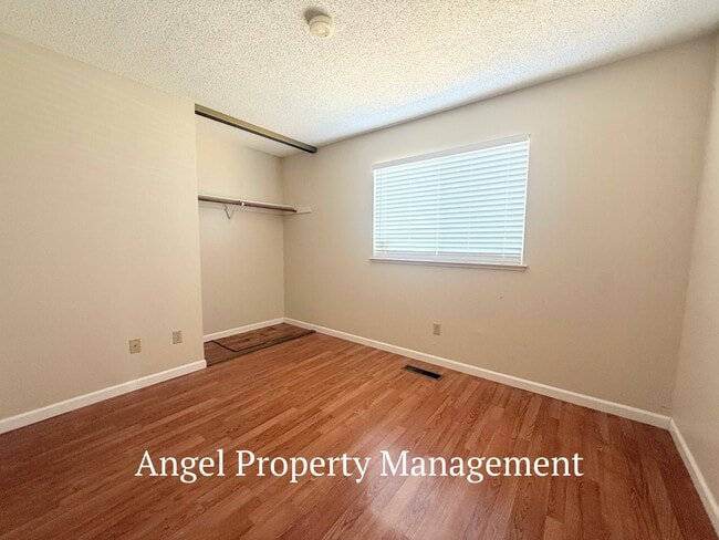 Building Photo - 2208 Begonia Ct
