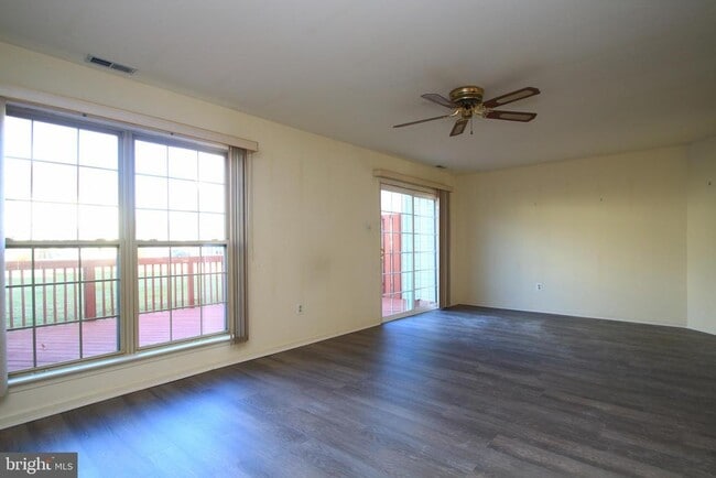 Foto del edificio - 109 Glennbrook Ct
