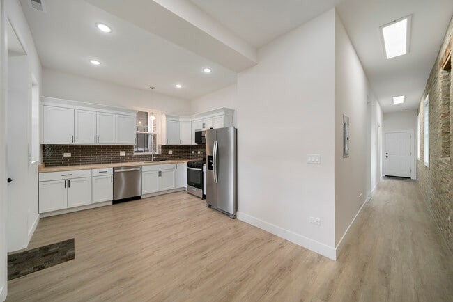 Building Photo - 1137 N Francisco Ave