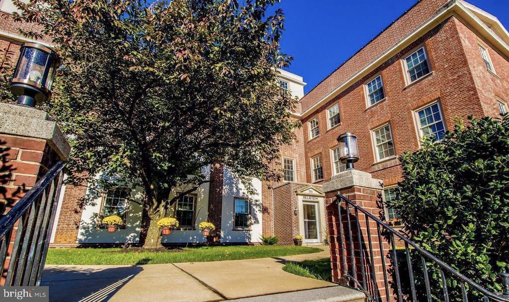Foto principal - 709 N Broom St