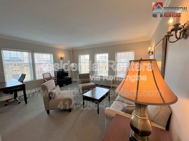 Foto del edificio - 1028 E Juneau Ave
