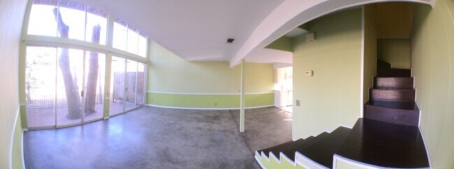 Building Photo - 1304 Mariposa Dr