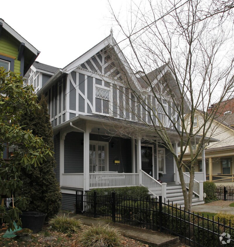 Building Photo - 2035 NW Kearney St