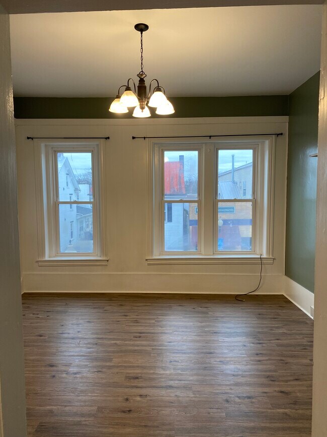 Sala de estar - 39 E Main St