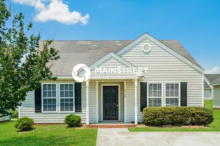 Foto principal - 3 Bedroom Pet-Friendly Home in KNIGHTDALE, NC with Main Street Renewal