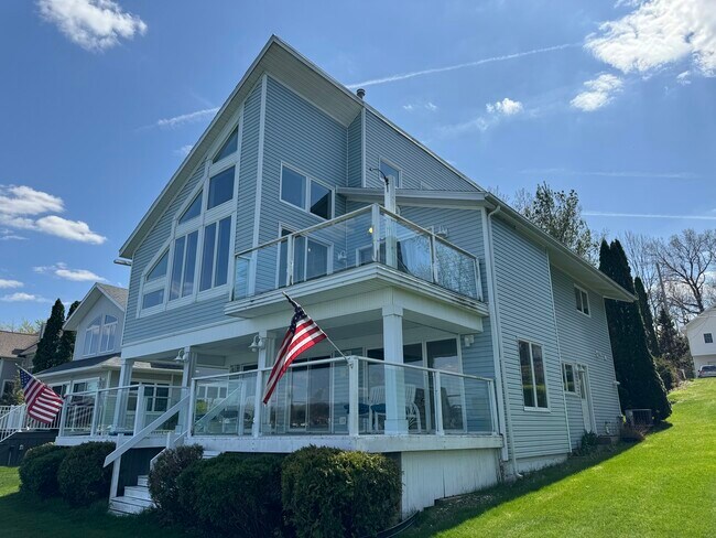 Building Photo - 542 S Woodland Dr