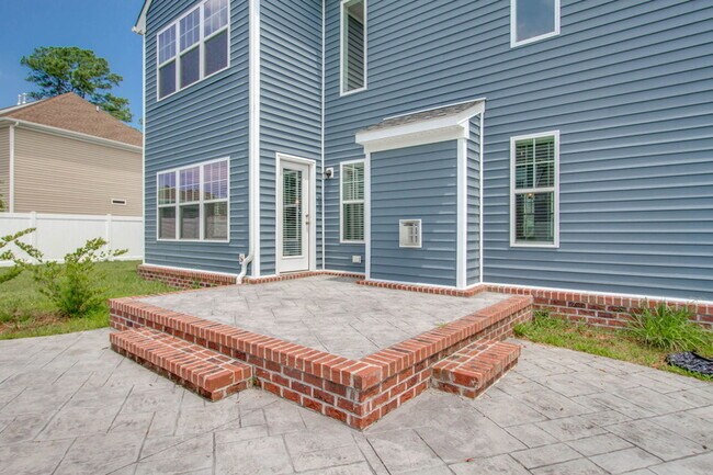 Building Photo - 813 Evelyn Way