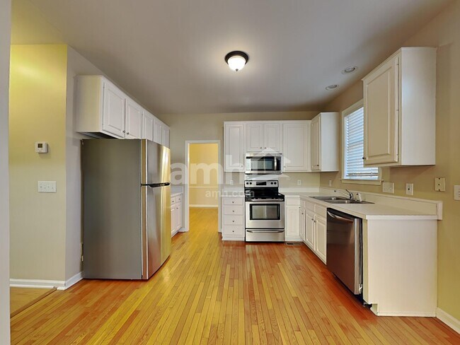 Foto del edificio - 3915 Red Hill Ct