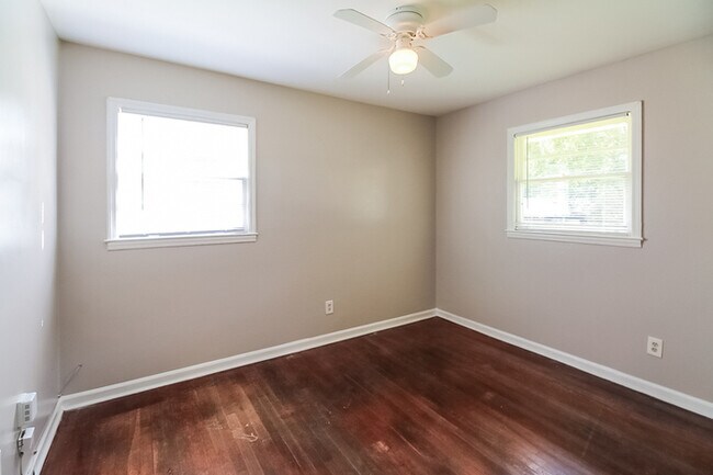 Building Photo - Charming ranch style home