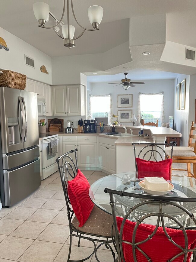 Building Photo - 10102 L Pavia Blvd