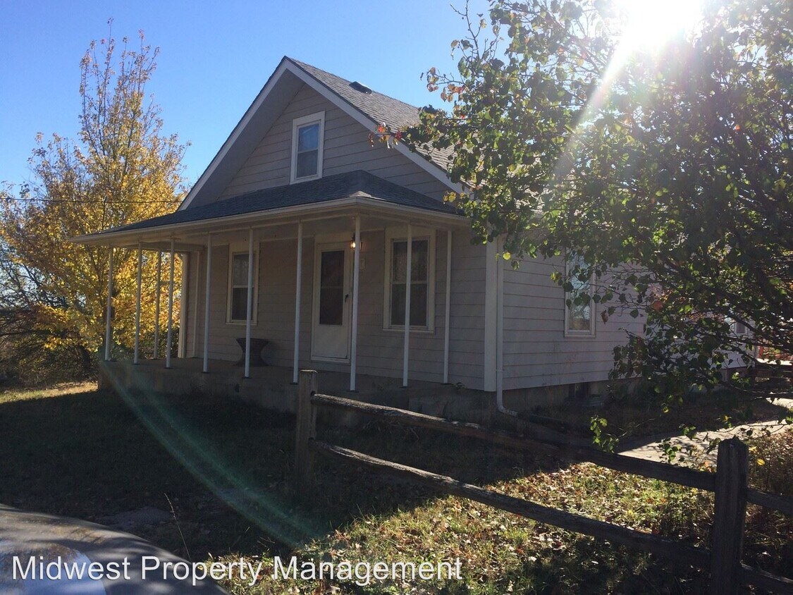 Primary Photo - 2 br, 1 bath House - 479 N 1500 Rd