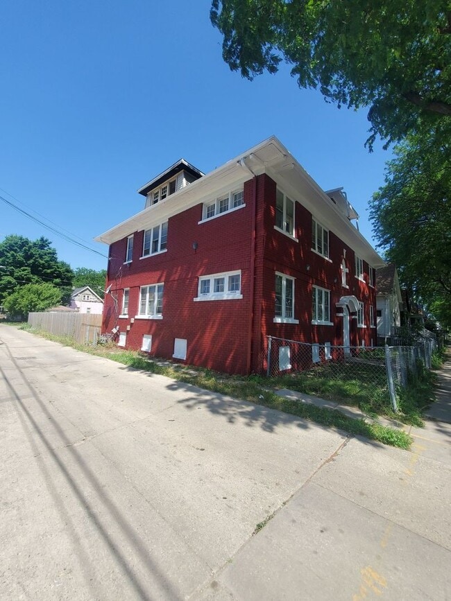 Building Photo - 3121 N 39th St