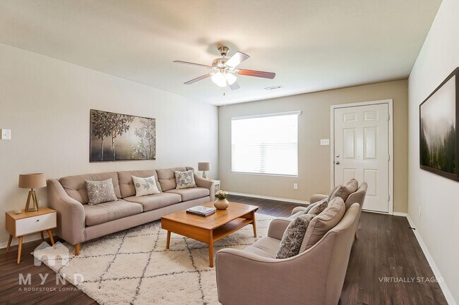 Foto del edificio - 934 Pinehurst Loop