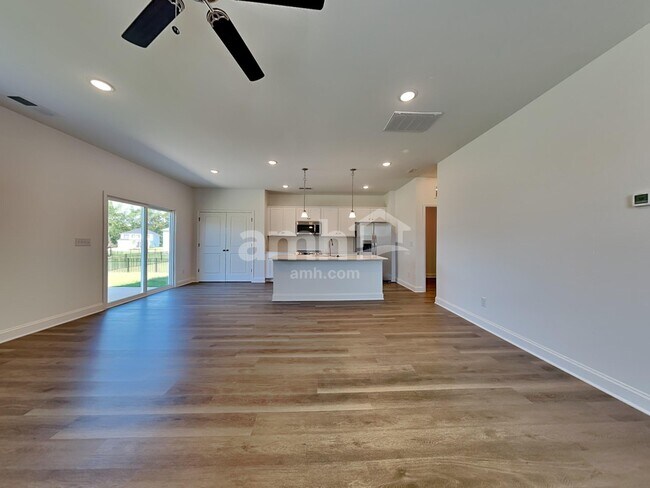 Foto del edificio - 6050 Rosemore Ln