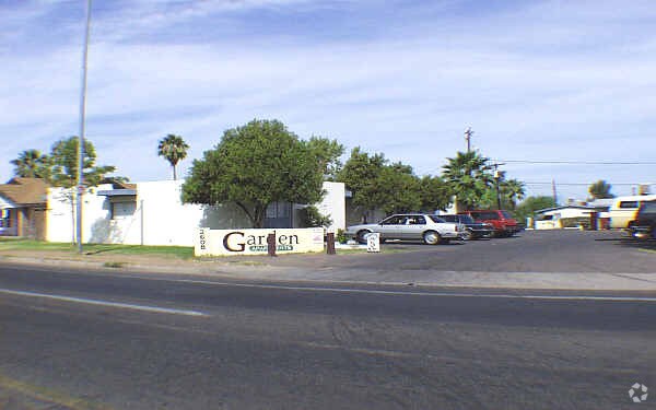 Foto del edificio - Garden Apartments