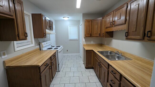 Building Photo - 203 Johns Rd