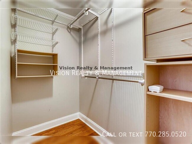 Building Photo - 726 Pasley Ave SE