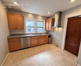 Building Photo - 757 Amherst St