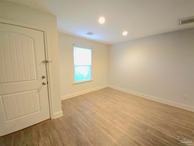 Building Photo - 313 N Navy Blvd