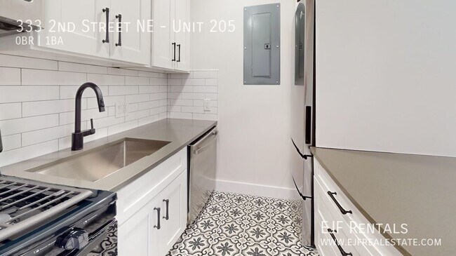 Building Photo - Capitol Hill Studio Apartment-Updated Kitc...