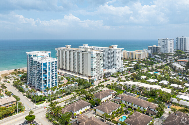 Foto aérea - Pompano Atlantis Condominiums