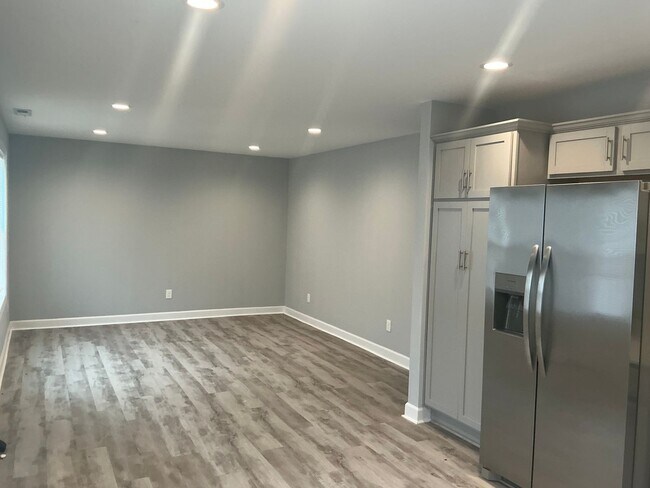 Building Photo - 600 Colonette Drive