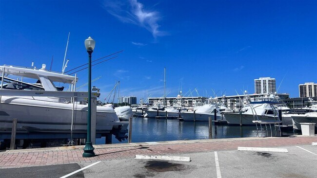Foto del edificio - 148 Yacht Club Dr
