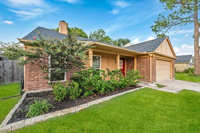 Building Photo - 18178 Holly Green Dr