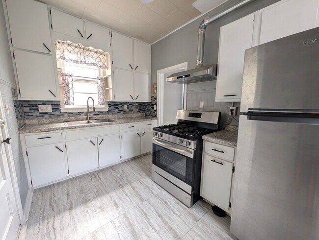 Building Photo - 2347 S 8th St