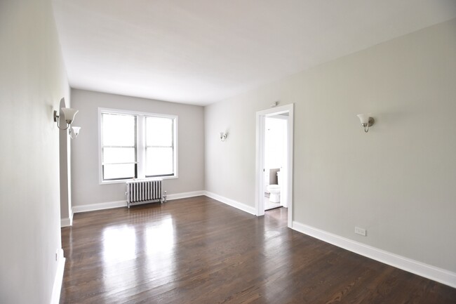 Building Photo - 2240 W Granville Ave